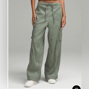 Lululemon Lightweight Adjustable Mid-Rise Cargo Pant Dance Studio XS XXS